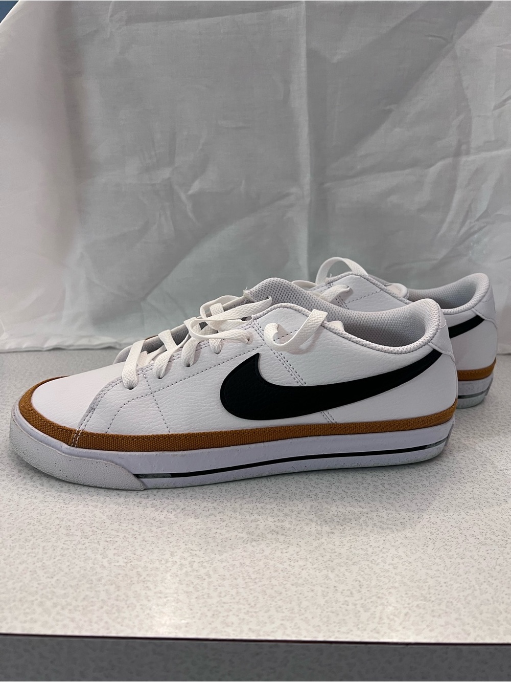Nike Men’s White Sneakers with Black Swoosh and Brown Trim
